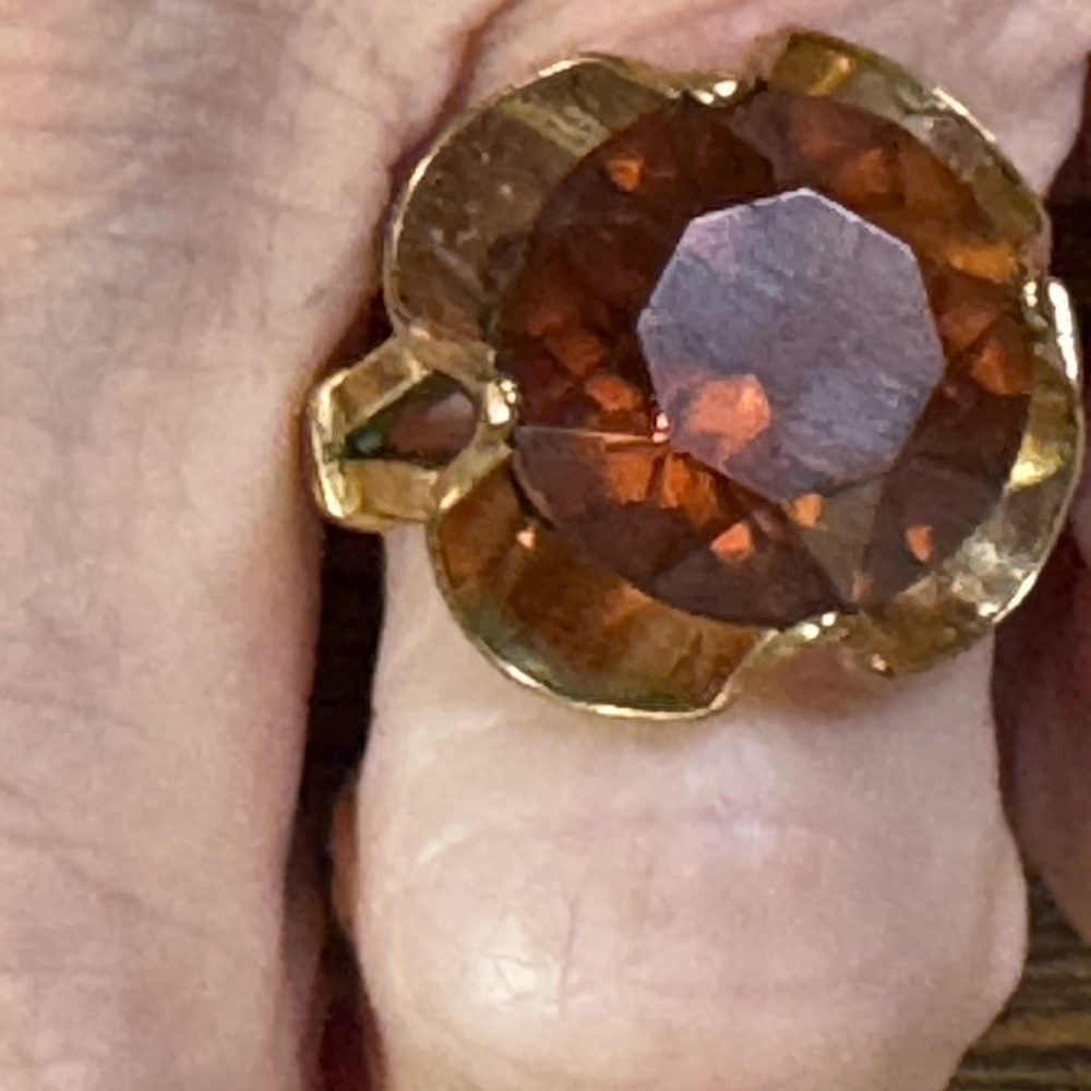 Elegant Gold and Brown Gemstone Ring